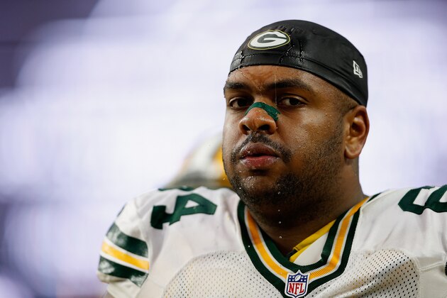 GLENDALE, AZ - DECEMBER 27:  Defensive end Mike Pennel #64 of the Green Bay Packers on the sidelines during the NFL game against the Arizona Cardinals at the University of Phoenix Stadium on December 27, 2015 in Glendale, Arizona.  (Photo by Christian Petersen/Getty Images)