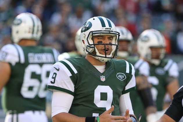EAST RUTHERFORD, NJ - NOVEMBER 13: Quarterback Bryce Petty #9 of the New York Jets in action against the Los Angeles Rams at MetLife Stadium on November 13, 2016 in East Rutherford, New Jersey. (Photo by Al Pereira/Getty Images)