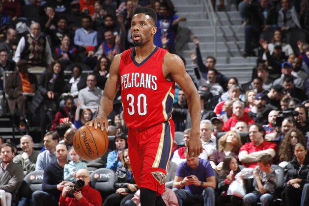 AUBURN HILLS, MI - FEBRUARY 21: Norris Cole #30 of the New Orleans Pelicans handles the ball during the game against the Detroit Pistons on February 21, 2016 at The Palace of Auburn Hills in Auburn Hills, Michigan. NOTE TO USER: User expressly acknowledges and agrees that, by downloading and/or using this photograph, User is consenting to the terms and conditions of the Getty Images License Agreement. Mandatory Copyright Notice: Copyright 2016 NBAE (Photo by B. Sevald/Einstein/NBAE via Getty Images)