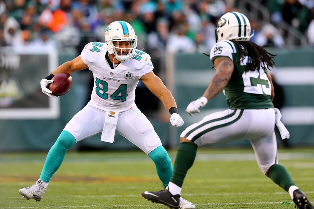 EAST RUTHERFORD, NJ - NOVEMBER 29:  Jordan Cameron #84 of the Miami Dolphins carries the ball as Calvin Pryor #25 of the New York Jets defends on November 29, 2015 at MetLife Stadium in East Rutherford, New Jersey.  (Photo by Elsa/Getty Images)
