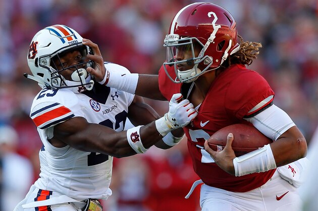 TUSCALOOSA, AL - NOVEMBER 26:  Jalen Hurts #2 of the Alabama Crimson Tide tries to break a tackle by Johnathan Ford #23 of the Auburn Tigers  at Bryant-Denny Stadium on November 26, 2016 in Tuscaloosa, Alabama.  (Photo by Kevin C. Cox/Getty Images)