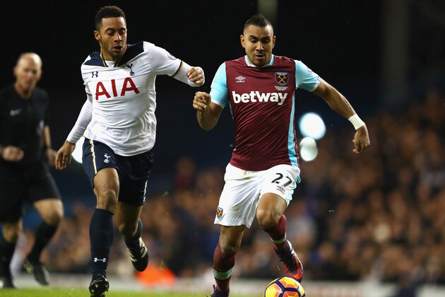 LONDON, ENGLAND - NOVEMBER 19:  Dimitri Payet of West Ham United (R) is chased by Mousa Dembele of Tottenham Hotspur (L) during the Premier League match between Tottenham Hotspur and West Ham United at White Hart Lane on November 19, 2016 in London, England.  (Photo by Dean Mouhtaropoulos/Getty Images)