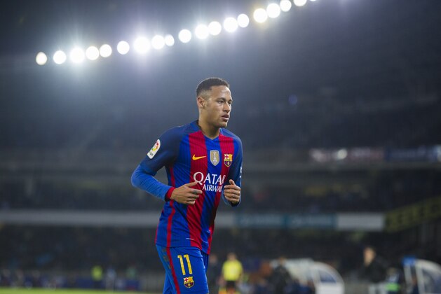 SAN SEBASTIAN, SPAIN - NOVEMBER 27:  Neymar of FC Barcelona reacts during the La Liga match between Real Sociedad de Futbol and FC Barcelona at Estadio Anoeta on November 27, 2016 in San Sebastian, Spain.  (Photo by Juan Manuel Serrano Arce/Getty Images)
