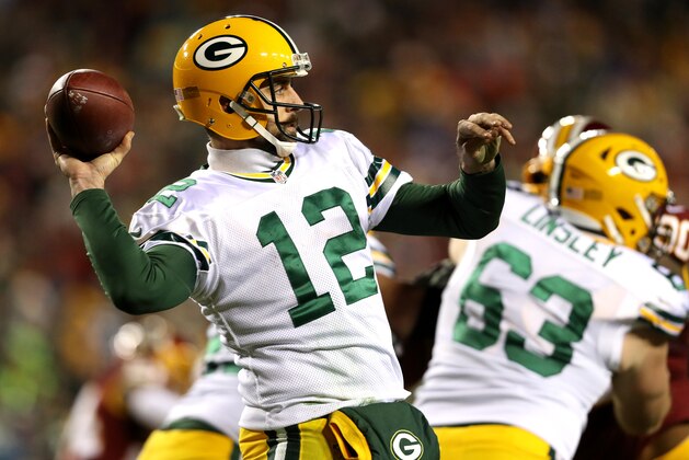 LANDOVER, MD - NOVEMBER 20: Quarterback Aaron Rodgers #12 of the Green Bay Packers passes the ball against the Washington Redskins in the third quarter at FedExField on November 20, 2016 in Landover, Maryland. (Photo by Patrick Smith/Getty Images)