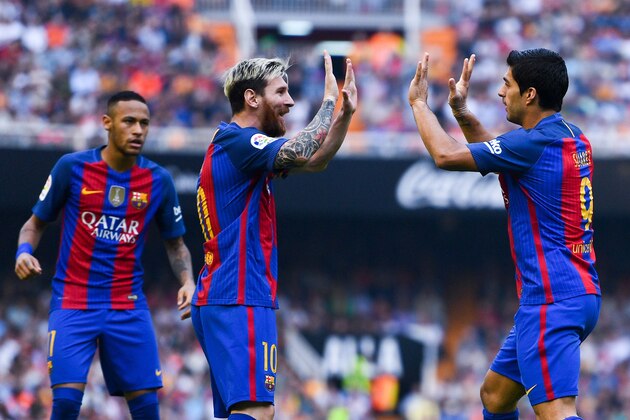 VALENCIA, SPAIN - OCTOBER 22:  Luis Suarez of FC Barcelona celebrates with his team mates Neymar Jr. (L) and Lionel after scoring his team's second goal during the La Liga match between Valencia CF and FC Barcelona at Mestalla stadium on October 22, 2016 in Valencia, Spain.  (Photo by David Ramos/Getty Images)