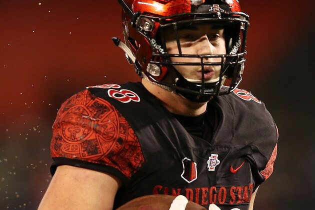 SAN DIEGO, CA - NOVEMBER 26:  Tight end David Wells #88 of the San Diego State Aztecs runs the ball in the second quarter against the Colorado State Rams at Qualcomm Stadium on November 26, 2016 in San Diego, California.  (Photo by Joe Scarnici/Getty Images)