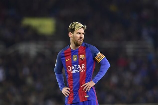 FC Barcelona's Lionel Messi, during the Spanish La Liga soccer match between FC Barcelona and Real Sociedad, at Anoeta stadium in San Sebastian, northern Spain, Sunday, Nov. 27, 2016. (AP Photo/Alvaro Barrientos)