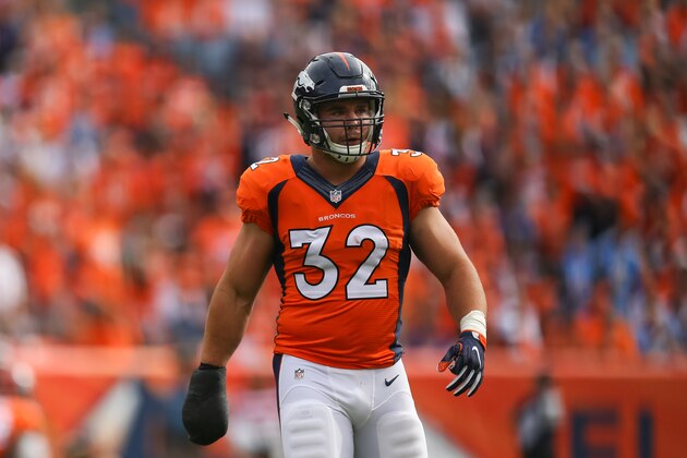 DENVER, CO - OCTOBER 30:  Fullback Andy Janovich #32 of the Denver Broncos in action against the San Diego Chargers at Sports Authority Field at Mile High on October 30, 2016 in Denver, Colorado. (Photo by Justin Edmonds/Getty Images)