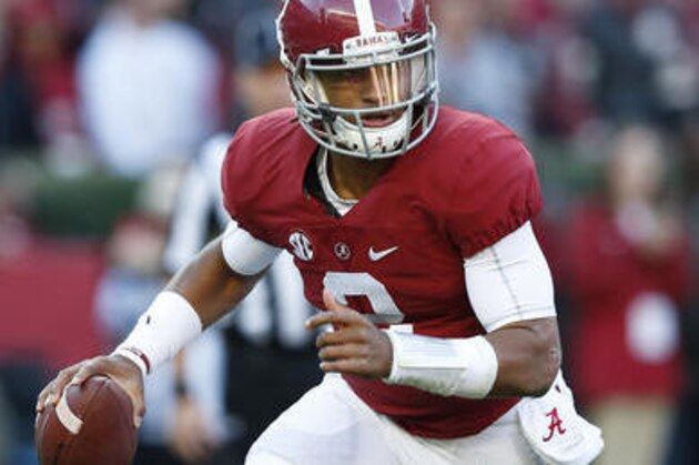 Alabama quarterback Jalen Hurts runs the ball looking to pass during the first half of the Iron Bowl NCAA college football game against Auburn, Saturday, Nov. 26, 2016, in Tuscaloosa, Ala. (AP Photo/Brynn Anderson)