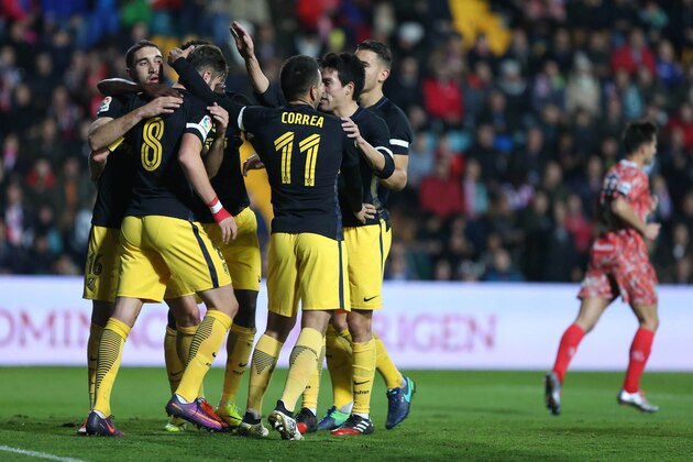 Atletico Madrid's Argentinian midfielder Saul Niguez (8) celebrates with teammates after scoring during the Spanish Copa del Rey (King's Cup) round of 32 first leg football match CD Guijuelo vs Club Atletico de Madrid at the Estadio Municipal of Guijelo on November 30, 2016. / AFP / CESAR MANSO        (Photo credit should read CESAR MANSO/AFP/Getty Images)