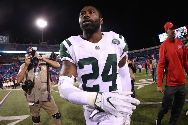 ORCHARD PARK, NY - SEPTEMBER 15: Darrelle Revis #24 of the New York Jets walks off the field after their victory during NFL game action against the Buffalo Bills at New Era Field on September 15, 2016 in Orchard Park, New York. (Photo by Tom Szczerbowski/Getty Images)