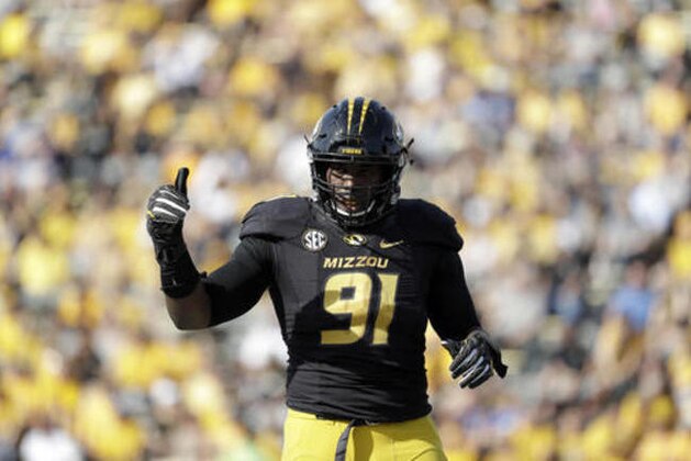 Missouri defensive end Charles Harris looks to the sideline during the first half of an NCAA college football game against Kentucky Saturday, Oct. 29, 2016, in Columbia, Mo. (AP Photo/Jeff Roberson)