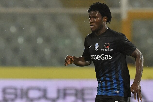 PESCARA, ITALY - OCTOBER 26: Franck Kessie of Atalanta BC in action during the Serie A match between Pescara Calcio and Atalanta BC at Adriatico Stadium on October 26, 2016 in Pescara, Italy.  (Photo by Giuseppe Bellini/Getty Images)