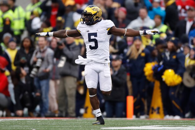 COLUMBUS, OH - NOVEMBER 26:   Jabrill Peppers #5 of the Michigan Wolverines reacts after a missed field goal by the Ohio State Buckeyes during their game at Ohio Stadium on November 26, 2016 in Columbus, Ohio.  (Photo by Gregory Shamus/Getty Images)