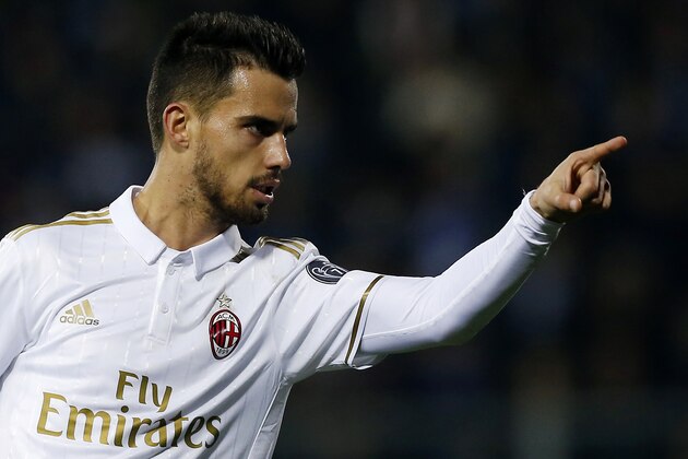 AC Milan's Spain midfielder Suso gestures as he celebrates after scoring a goal during the Italian Serie A football match between Empoli and AC Milan at the Carlo Castellani Stadium in Empoli on November 26, 2016. / AFP / MARCO BERTORELLO        (Photo credit should read MARCO BERTORELLO/AFP/Getty Images)