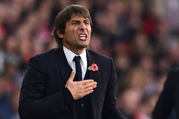 Chelsea's Italian head coach Antonio Conte (L) gestures on the touchline next to Southampton's French manager Claude Puel (R) during the English Premier League football match between Southampton and Chelsea at St Mary's Stadium in Southampton, southern England on October 30, 2016. / AFP / GLYN KIRK / RESTRICTED TO EDITORIAL USE. No use with unauthorized audio, video, data, fixture lists, club/league logos or 'live' services. Online in-match use limited to 75 images, no video emulation. No use in betting, games or single club/league/player publications.  /         (Photo credit should read GLYN KIRK/AFP/Getty Images)