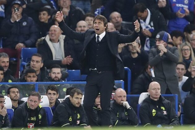 Chelsea’s team manager Antonio Conte gestures during the English Premier League soccer match between Chelsea and Manchester United at Stamford Bridge stadium in London, Sunday, Oct. 23, 2016.(AP Photo/Kirsty Wigglesworth)