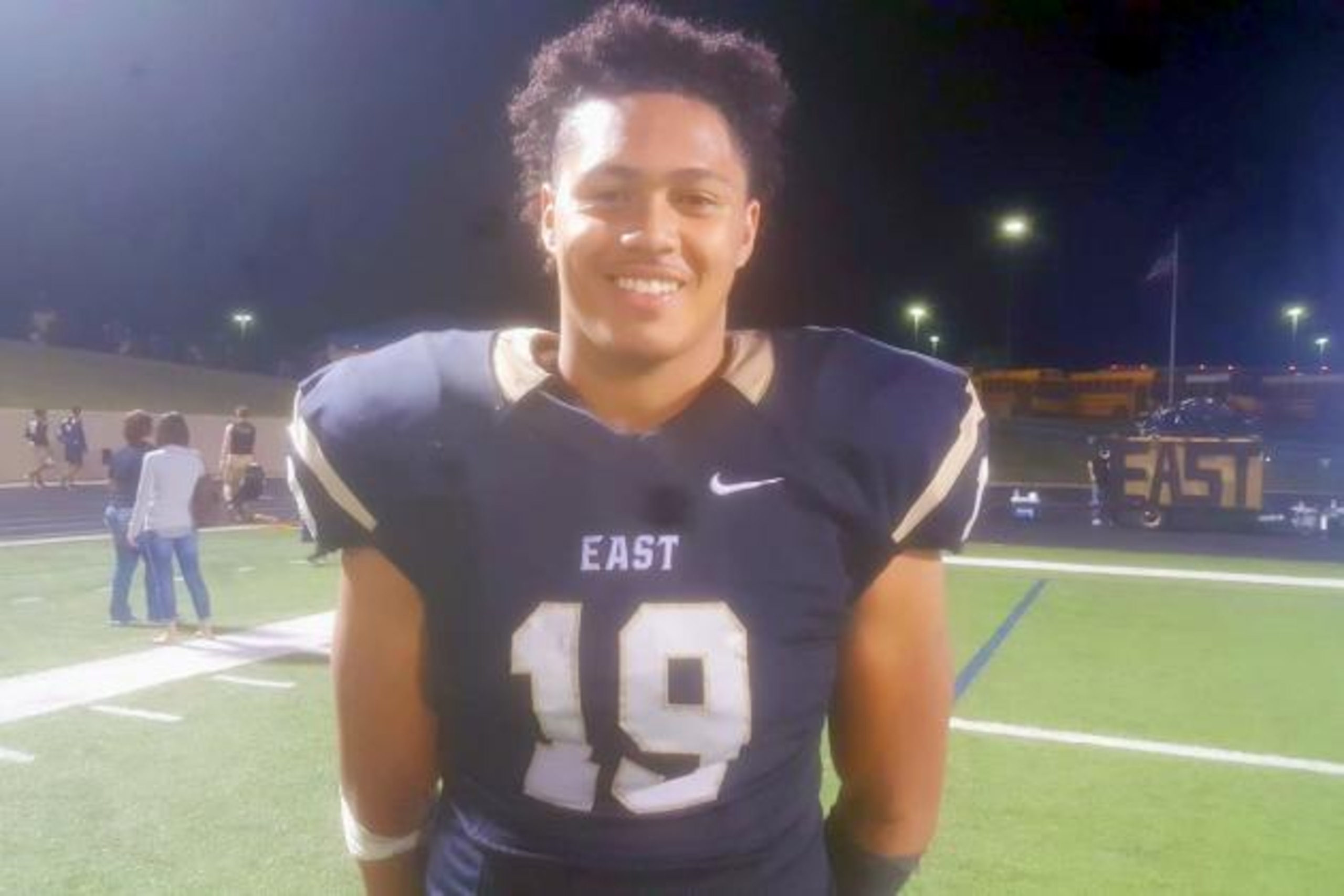 Anthony Hines III, a 5-star linebacker with 90 offers, ended his recruiting process Friday by verbally committing to XXX.