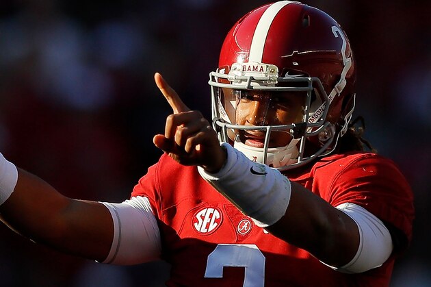 TUSCALOOSA, AL - NOVEMBER 26:  Jalen Hurts #2 of the Alabama Crimson Tide calls out to his offense against the Auburn Tigers at Bryant-Denny Stadium on November 26, 2016 in Tuscaloosa, Alabama.  (Photo by Kevin C. Cox/Getty Images)