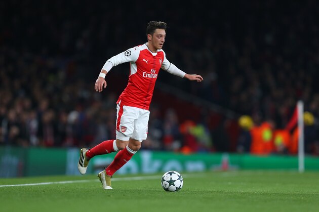 LONDON, ENGLAND - NOVEMBER 23: Mesut Ozil of Arsenal during the UEFA Champions League match between Arsenal FC and Paris Saint-Germain at Emirates Stadium on November 23, 2016 in London, England. (Photo by Catherine Ivill - AMA/Getty Images)