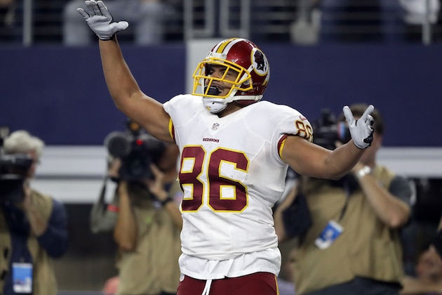 ARLINGTON, TX - NOVEMBER 24:   Jordan Reed #86 of the Washington Redskins celebrates after catching a touchdown pass during the fourth quarter against the Dallas Cowboys at AT&T Stadium on November 24, 2016 in Arlington, Texas.  (Photo by Ronald Martinez/Getty Images)