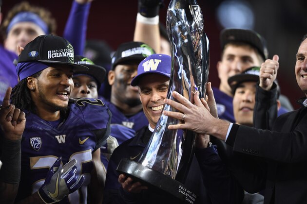 SANTA CLARA, CA - DECEMBER 02:  Head coach Chris Petersen of the Washington Huskies is awarded the Pac-12 Championship game trophy after they beat the Colorado Buffaloes at Levi's Stadium on December 2, 2016 in Santa Clara, California.  (Photo by Thearon W. Henderson/Getty Images)