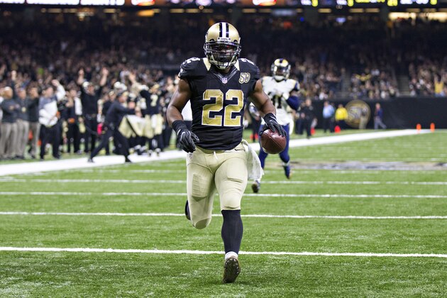 NEW ORLEANS, LA - NOVEMBER 27:  Mark Ingram #22 of the New Orleans Saints runs the ball in for a touchdown during a game against the Los Angeles Rams at Mercedes-Benz Superdome on November 27, 2016 in New Orleans, Louisiana.  The Saints defeated the Rams 49-21.  (Photo by Wesley Hitt/Getty Images)