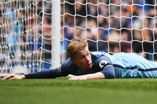 MANCHESTER, ENGLAND - DECEMBER 03:  Kevin De Bruyne of Manchester City reacts after missing a chance during the Premier League match between Manchester City and Chelsea at Etihad Stadium on December 3, 2016 in Manchester, England.  (Photo by Laurence Griffiths/Getty Images)