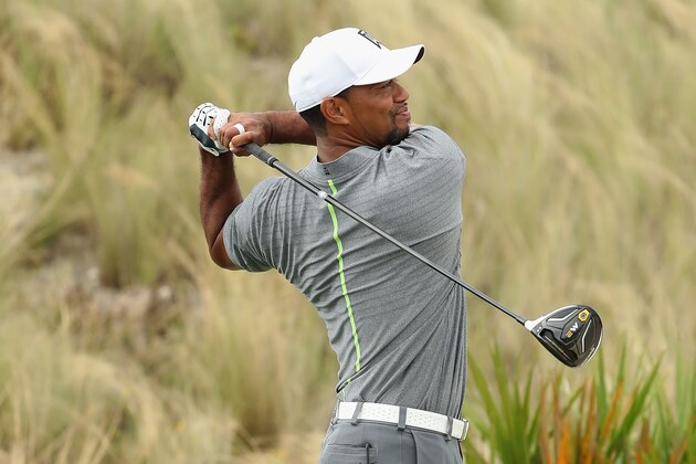NASSAU, BAHAMAS - DECEMBER 03:  Tiger Woods of the United States hits a tee shot on the third hole during round three of the Hero World Challenge at Albany, The Bahamas on December 3, 2016 in Nassau, Bahamas.  (Photo by Christian Petersen/Getty Images)