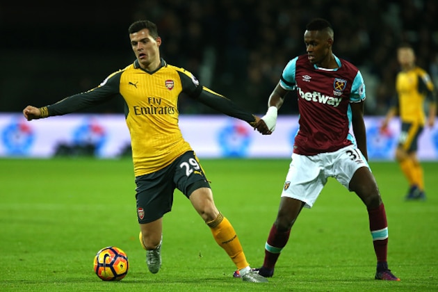 LONDON, ENGLAND - DECEMBER 03:  Granit Xhaka of Arsenal runs with the ball under pressure from Edimilson Fernandes of West Ham during the Premier League match between West Ham United and Arsenal at London Stadium on December 3, 2016 in London, England.  (Photo by Charlie Crowhurst/Getty Images)