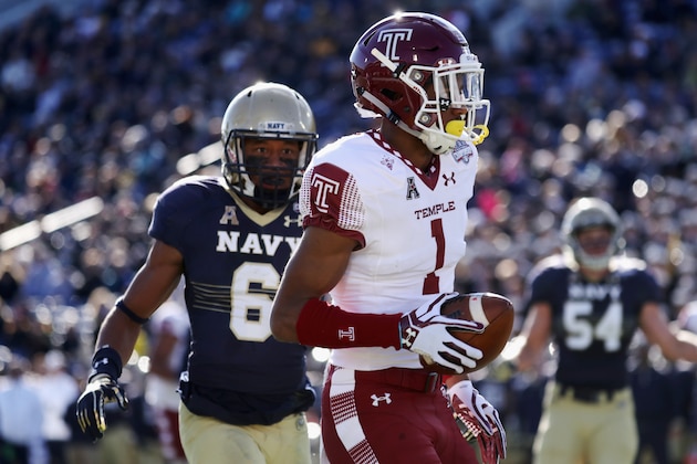 ANNAPOLIS, MD - DECEMBER 03: Ventell Bryant #1 of the Temple Owls catches a first half touchdown pass in front of Sean Williams #6 of the Navy Midshipmen during the AAC Championship game at Navy-Marine Corps Memorial Stadium on December 3, 2016 in Annapolis, Maryland.  (Photo by Rob Carr/Getty Images)