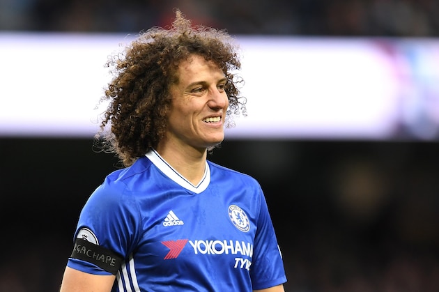 MANCHESTER, ENGLAND - DECEMBER 03: David Luiz of Chelsea gestures during the Premier League match between Manchester City and Chelsea at Etihad Stadium on December 3, 2016 in Manchester, England.  (Photo by Laurence Griffiths/Getty Images)
