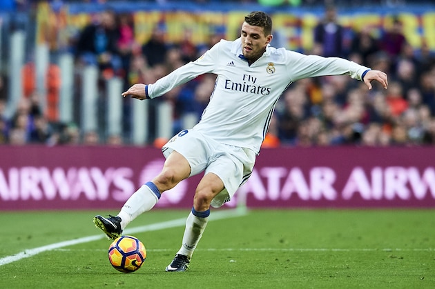 BARCELONA, SPAIN - DECEMBER 03:  Mateo Kovacic of Real Madrid CF in action during La Liga match between FC Barcelona and Real Madrid CF at Camp Nou Stadium on December 3, 2016 in Barcelona, Spain.  (Photo by Manuel Queimadelos Alonso/Getty Images)