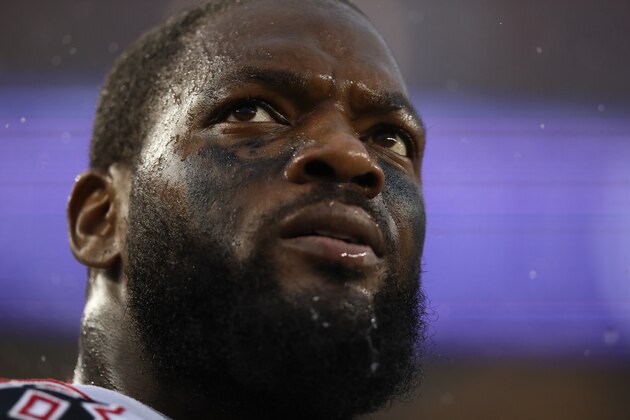 SANTA CLARA, CA - NOVEMBER 20:  Martellus Bennett #88 of the New England Patriots looks on from the sidelines against the San Francisco 49ers during their NFL game at Levi's Stadium on November 20, 2016 in Santa Clara, California.  (Photo by Ezra Shaw/Getty Images)