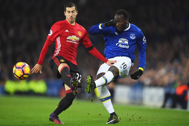 LIVERPOOL, ENGLAND - DECEMBER 04:  Romelu Lukaku of Everton beats Henrikh Mkhitaryan of Manchester United during the Premier League match between Everton and Manchester United at Goodison Park on December 4, 2016 in Liverpool, England.  (Photo by Laurence Griffiths/Getty Images)