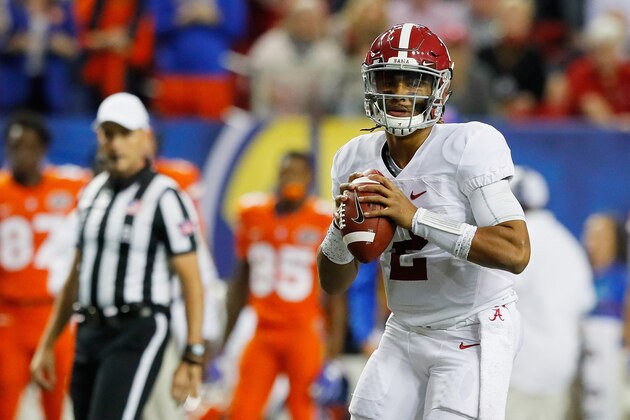 ATLANTA, GA - DECEMBER 03:  Jalen Hurts #2 of the Alabama Crimson Tide looks to pass in the first quarter against the Florida Gators during the SEC Championship game at the Georgia Dome on December 3, 2016 in Atlanta, Georgia.  (Photo by Kevin C. Cox/Getty Images)