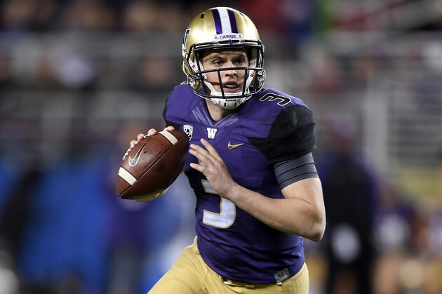 SANTA CLARA, CA - DECEMBER 02:  Jake Browning #3 of the Washington Huskies looks to pass the ball against the Colorado Buffaloes during the Pac-12 Championship game at Levi's Stadium on December 2, 2016 in Santa Clara, California.  (Photo by Thearon W. Henderson/Getty Images)