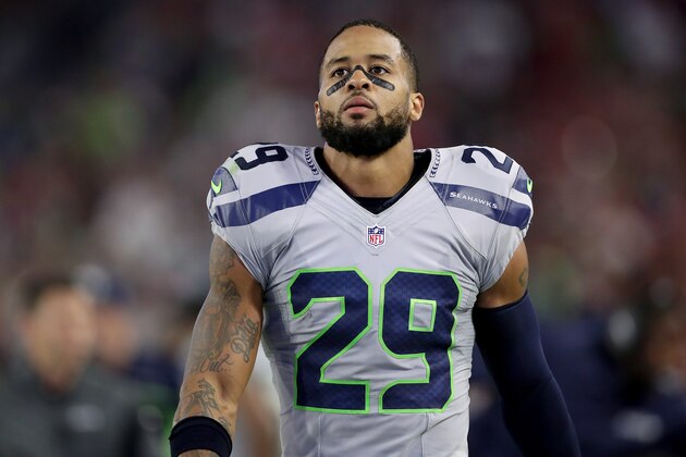 GLENDALE, AZ - OCTOBER 23:  Free safety Earl Thomas #29 of the Seattle Seahawks on the sidelines during the NFL game against the Arizona Cardinals at the University of Phoenix Stadium on October 23, 2016 in Glendale, Arizona.  (Photo by Christian Petersen/Getty Images)
