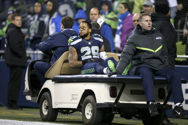 SEATTLE, WA - DECEMBER 04:  Free safety Earl Thomas #29 of the Seattle Seahawks leaves the field after getting injured against the Carolina Panthers at CenturyLink Field on December 4, 2016 in Seattle, Washington.  (Photo by Otto Greule Jr/Getty Images)
