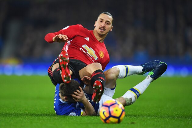 LIVERPOOL, ENGLAND - DECEMBER 04:  Zlatan Ibrahimovic of Manchester United tangles with Seamus Coleman of Everton as they battle for the ball during the Premier League match between Everton and Manchester United at Goodison Park on December 4, 2016 in Liverpool, England.  (Photo by Laurence Griffiths/Getty Images)