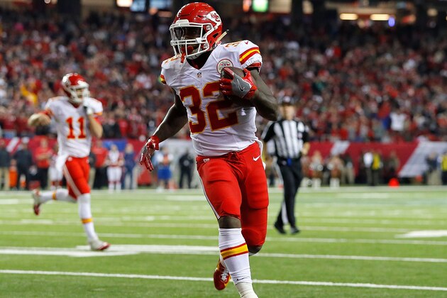 ATLANTA, GA - DECEMBER 04:  Spencer Ware #32 of the Kansas City Chiefs scores a touchdown against the Atlanta Falcons at Georgia Dome on December 4, 2016 in Atlanta, Georgia.  (Photo by Kevin C. Cox/Getty Images)