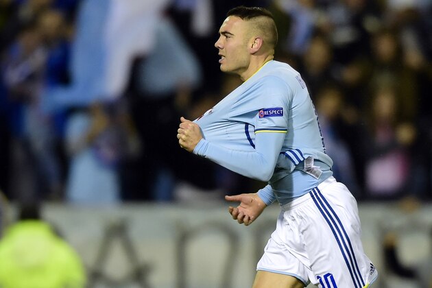 Celta Vigo's forward Iago Aspas celebrates after scoring a goal during the Europa League Group G football match RC Celta de Vigo vs R. Standard de Liege at the Balaidos stadium in Vigo on November 24, 2016. / AFP / MIGUEL RIOPA        (Photo credit should read MIGUEL RIOPA/AFP/Getty Images)
