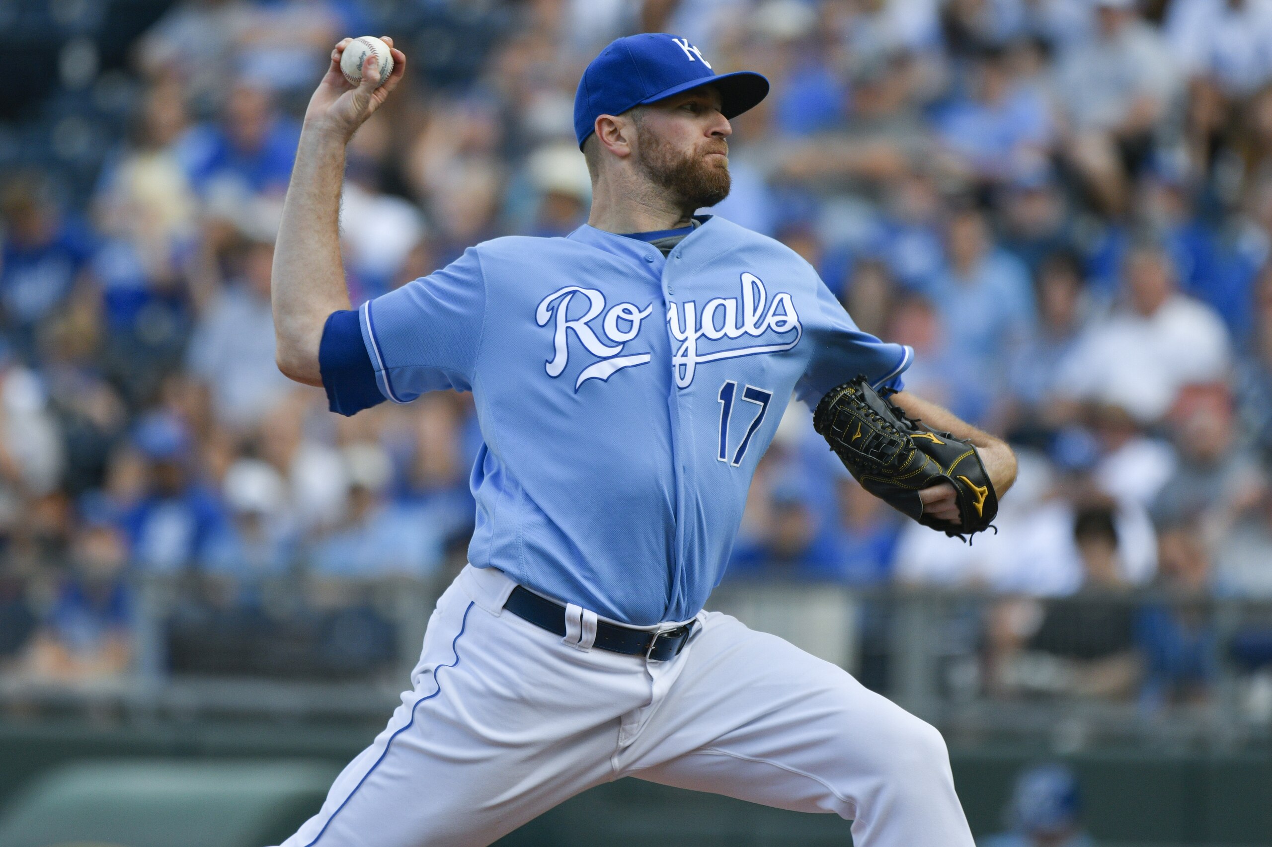 KANSAS CITY, MO - OCTOBER 2: Wade Davis #17 of the Kansas City Royals throws  against the Cleveland Indians at Kauffman Stadium on October 2, 2016 in Kansas City, Missouri. (Photo by Ed Zurga/Getty Images)