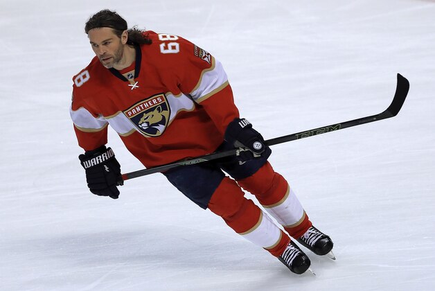 SUNRISE, FL - OCTOBER 20:  Jaromir Jagr #68 of the Florida Panthers warms up during a game against Washington Capitals at BB&T Center on October 20, 2016 in Sunrise, Florida.  (Photo by Mike Ehrmann/Getty Images)
