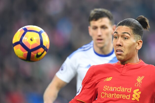 Liverpool's Brazilian midfielder Roberto Firmino eyes the ball during the English Premier League football match between Liverpool and Sunderland at Anfield in Liverpool, north west England on November 26, 2016. / AFP / Paul ELLIS / RESTRICTED TO EDITORIAL USE. No use with unauthorized audio, video, data, fixture lists, club/league logos or 'live' services. Online in-match use limited to 75 images, no video emulation. No use in betting, games or single club/league/player publications.  /         (Photo credit should read PAUL ELLIS/AFP/Getty Images)
