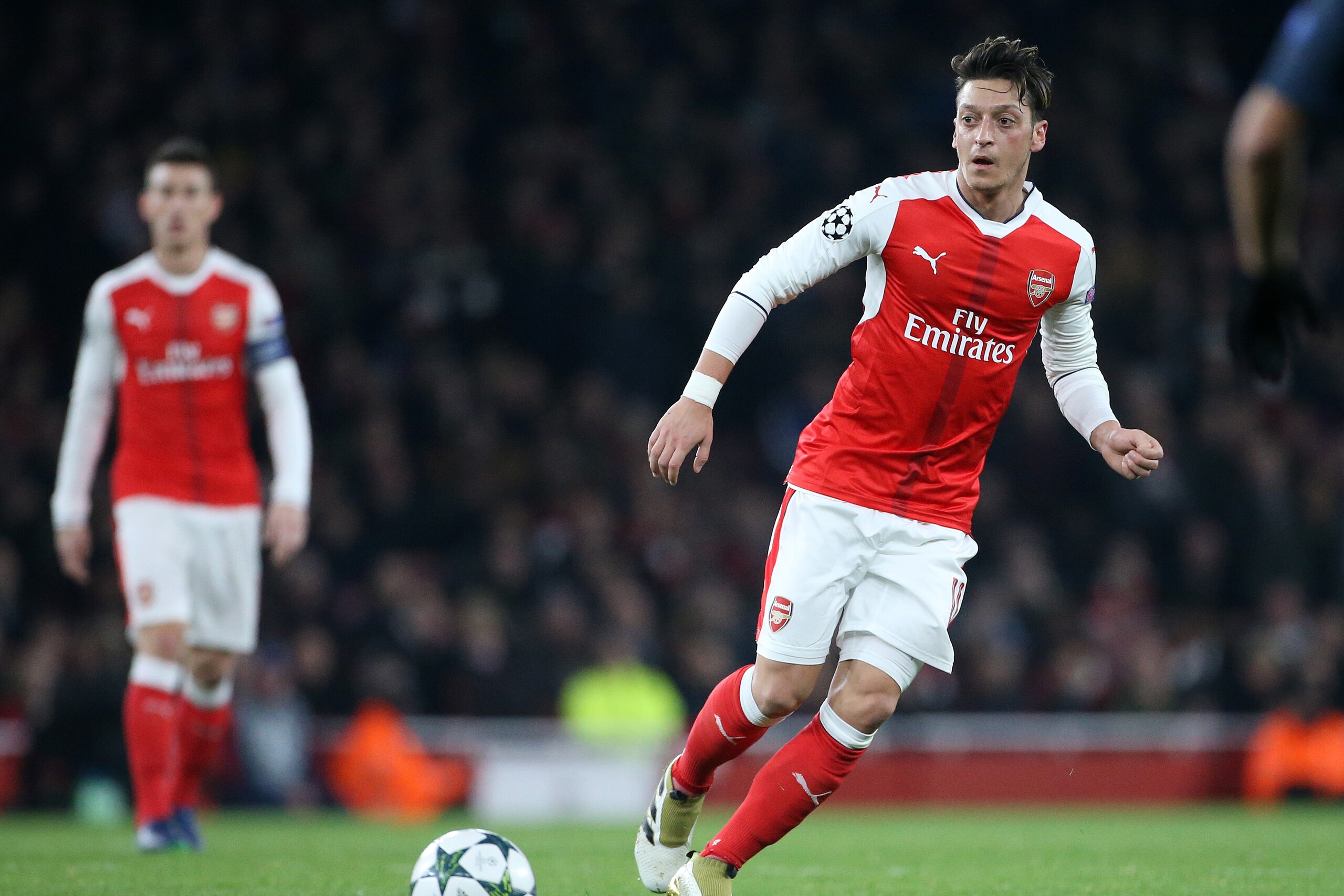 LONDON, ENGLAND - NOVEMBER 23: Mesut Ozil of Arsenal in action during the UEFA Champions League match between Arsenal FC and Paris Saint-Germain at Emirates Stadium on November 23, 2016 in London, England. (Photo by Jean Catuffe/Getty Images)