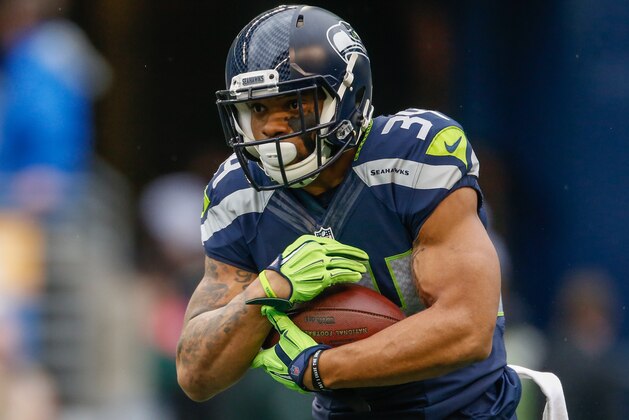 SEATTLE, WA - NOVEMBER 20:  Running back Thomas Rawls #34 of the Seattle Seahawks warms up prior to the game against the Philadelphia Eagles at CenturyLink Field on November 20, 2016 in Seattle, Washington.  (Photo by Otto Greule Jr/Getty Images)