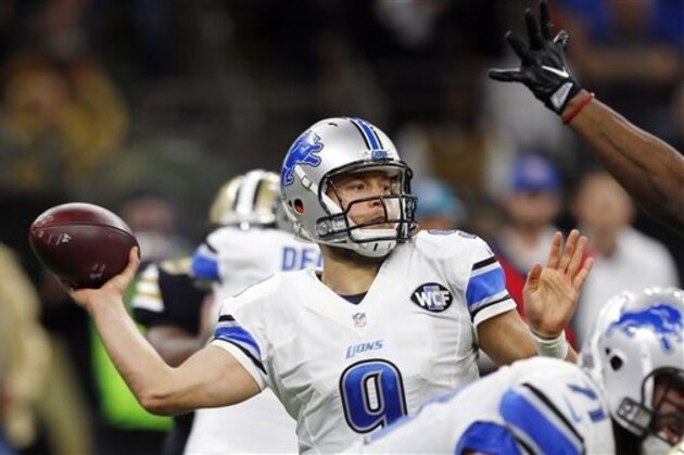 Matthew Stafford, quarterback de los Lions de Detroit, lanza un envío de anotación durante el duelo del domingo 4 de diciembre de 2016, ante los Saints de Nueva Orleáns (AP Foto/Butch Dill)