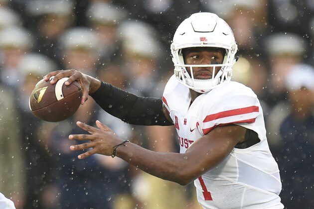 ANNAPOLIS, MD - OCTOBER 08:  Greg Ward Jr. #1 of the Houston Cougars looks to pass the ball in second quarter during  a football game against the Navy Midshipmen at Navy-Marines Memorial Stadium on October 8, 2016 in Annapolis, Maryland.  (Photo by Mitchell Layton/Getty Images)