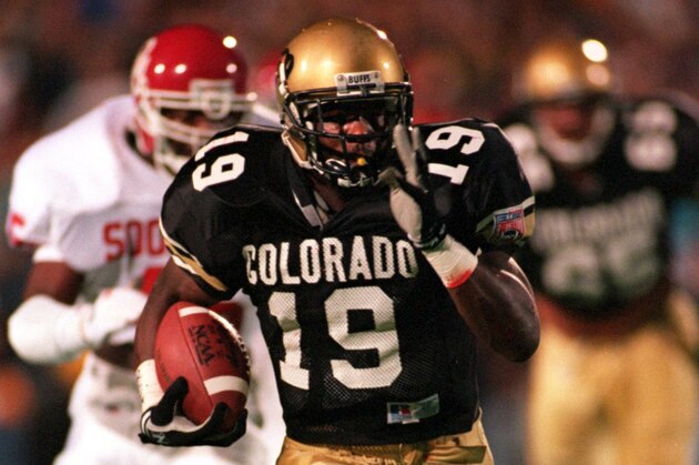15 Oct 1994: COLORADO RUNNING BACK RASHAAN SALAAM BREAKS INTO THE OPEN FIELD DURING THE BUFFALOES 45-7 VICTORY OVER THE OKLAHOMA SOONERS IN A BIG EIGHT GAME AT FOLSOM FIELD IN BOULDER, COLORADO.